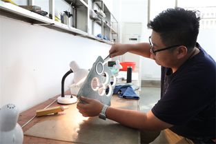 張玉堂翡翠創始人張博邀請電視臺探訪加工廠，以正視聽回應“一手貨源”爭議